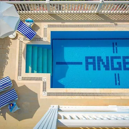 Sleeps 8 Air Con Wifi Vila